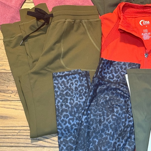 ZYIA Lot! - Picture 7 of 10